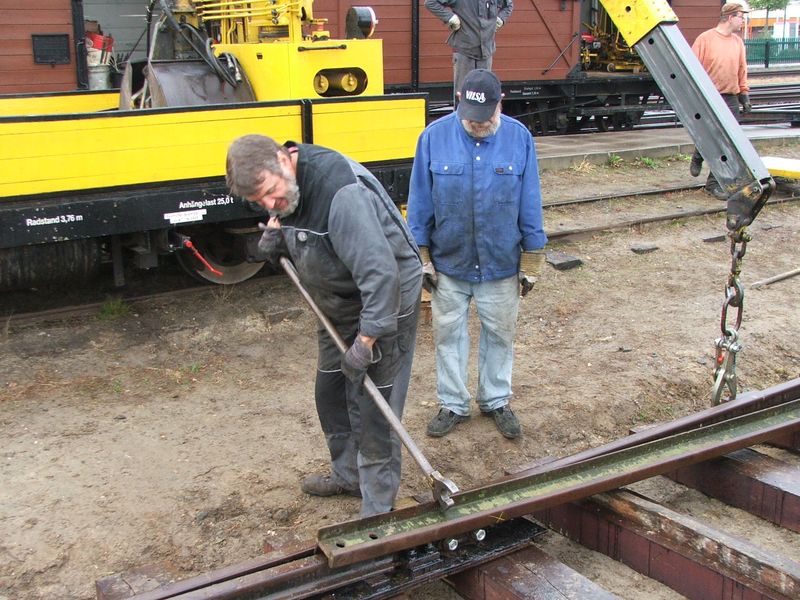 2009-09-30, Museumsbahn Weichenbau50.JPG